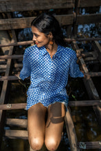 Load image into Gallery viewer, The BASIC shirt - deep blue w/ white butis