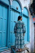 Load image into Gallery viewer, The WASABI midi - forest green w/ blue floral