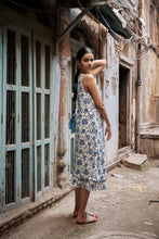 Load image into Gallery viewer, the KAFFIR midi - white with blue floral