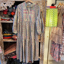 Load image into Gallery viewer, The WASABI midi - pea green with pink butis