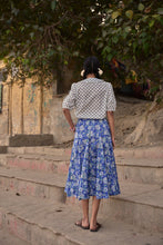 Load image into Gallery viewer, the LEMON top - white with blue butis