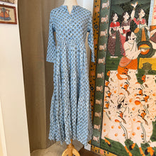 Load image into Gallery viewer, The Pepper Maxi - light blue & navy bootis V2