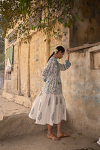 Load image into Gallery viewer, the WASABI midi - white & blue floral