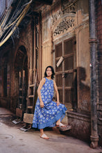 Load image into Gallery viewer, the KAFFIR midi - blue floral