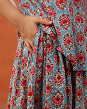 Load image into Gallery viewer, Panelled skirt with pockets - turquoise blue with pink butis