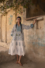 Load image into Gallery viewer, the WASABI midi - white & blue floral