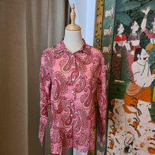 Load image into Gallery viewer, The BASIC shirt - pink paisley