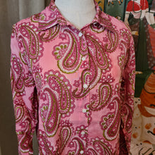 Load image into Gallery viewer, The BASIC shirt - pink paisley
