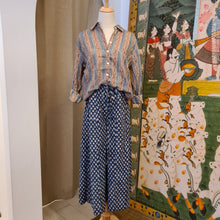 Load image into Gallery viewer, The BASIC shirt - vintage grey