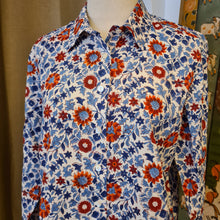Load image into Gallery viewer, The BASIC shirt - white with blue red floral