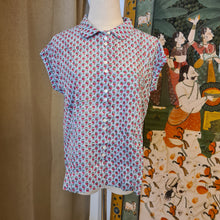 Load image into Gallery viewer, Sesame top - sweet blue with red floral