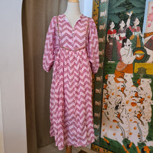 Load image into Gallery viewer, The NUTMEG midi - pink zigzag