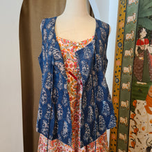 Load image into Gallery viewer, The WAISTCOAT - indigo floral