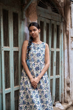 Load image into Gallery viewer, the KAFFIR midi - white with blue floral