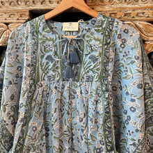 Load image into Gallery viewer, the MINT top - soft blue floral