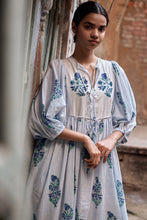 Load image into Gallery viewer, The NUTMEG midi - white and blue buta