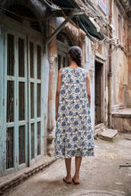 Load image into Gallery viewer, the KAFFIR midi - white with blue floral