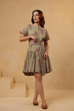Load image into Gallery viewer, The CHIVES dress - pea green buta
