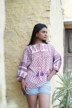 Load image into Gallery viewer, the MINT top - White with red purple floral