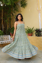Load image into Gallery viewer, the SENF maxi - green w/ blue floral
