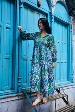 Load image into Gallery viewer, The WASABI midi - forest green w/ blue floral