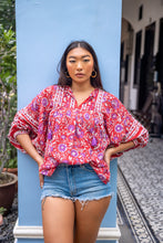 Load image into Gallery viewer, the MINT top - red with purple floral