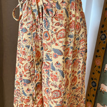 Load image into Gallery viewer, Rhubarb flared culottes - beige w/ orange floral