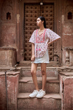 Load image into Gallery viewer, the CELERY top - white with buti block printed