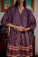 Load image into Gallery viewer, the CHILLI mini - vintage navy with red floral