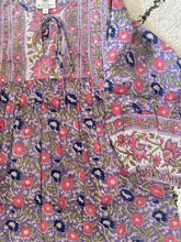 Load image into Gallery viewer, the MINT top - Lavender w/ pink navy floral