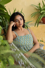 Load image into Gallery viewer, the SENF maxi - green w/ blue floral