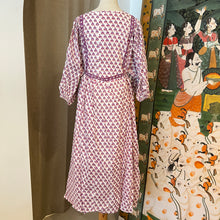 Load image into Gallery viewer, The NUTMEG midi - white w/ red purple floral