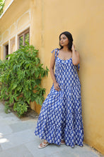 Load image into Gallery viewer, the SAGE Maxi - blue and white floral