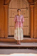 Load image into Gallery viewer, the CELERY top - pink geometric block printed
