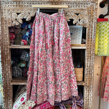 Load image into Gallery viewer, Panelled skirt with pockets - white pink floral