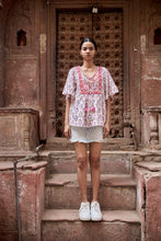 Load image into Gallery viewer, the CELERY top - white with buti block printed