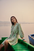 Load image into Gallery viewer, the SAFFRON mini - green stripes with buta