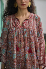 Load image into Gallery viewer, the MINT top - brown with red and pink floral