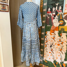 Load image into Gallery viewer, the CHILLI maxi - soft blue floral