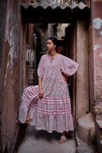 Load image into Gallery viewer, the CHILLI maxi - soft pink floral