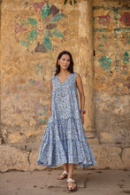Load image into Gallery viewer, the JASMINE midi - soft blue floral