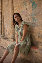 Load image into Gallery viewer, the CILANTRO mini - soft green stripes with buta