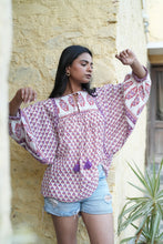 Load image into Gallery viewer, the MINT top - White with red purple floral