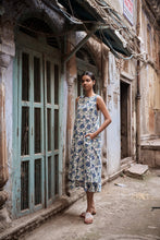 Load image into Gallery viewer, the KAFFIR midi - white with blue floral