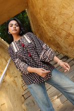 Load image into Gallery viewer, the MINT top - black bagru