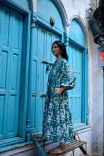 Load image into Gallery viewer, The WASABI midi - forest green w/ blue floral