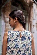 Load image into Gallery viewer, the KAFFIR midi - white with blue floral
