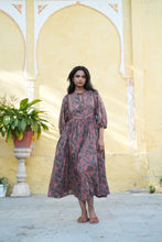 Load image into Gallery viewer, The NUTMEG midi - Charcoal grey w/ Fuschia floral