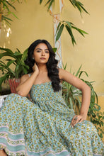 Load image into Gallery viewer, the SENF maxi - green w/ blue floral