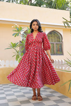 Load image into Gallery viewer, the ANISE midi - deep red with butis